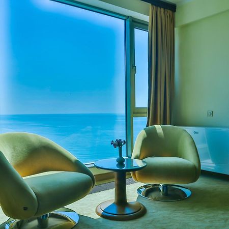 Castello Mare All Inclusive Resort バトゥーミ エクステリア 写真