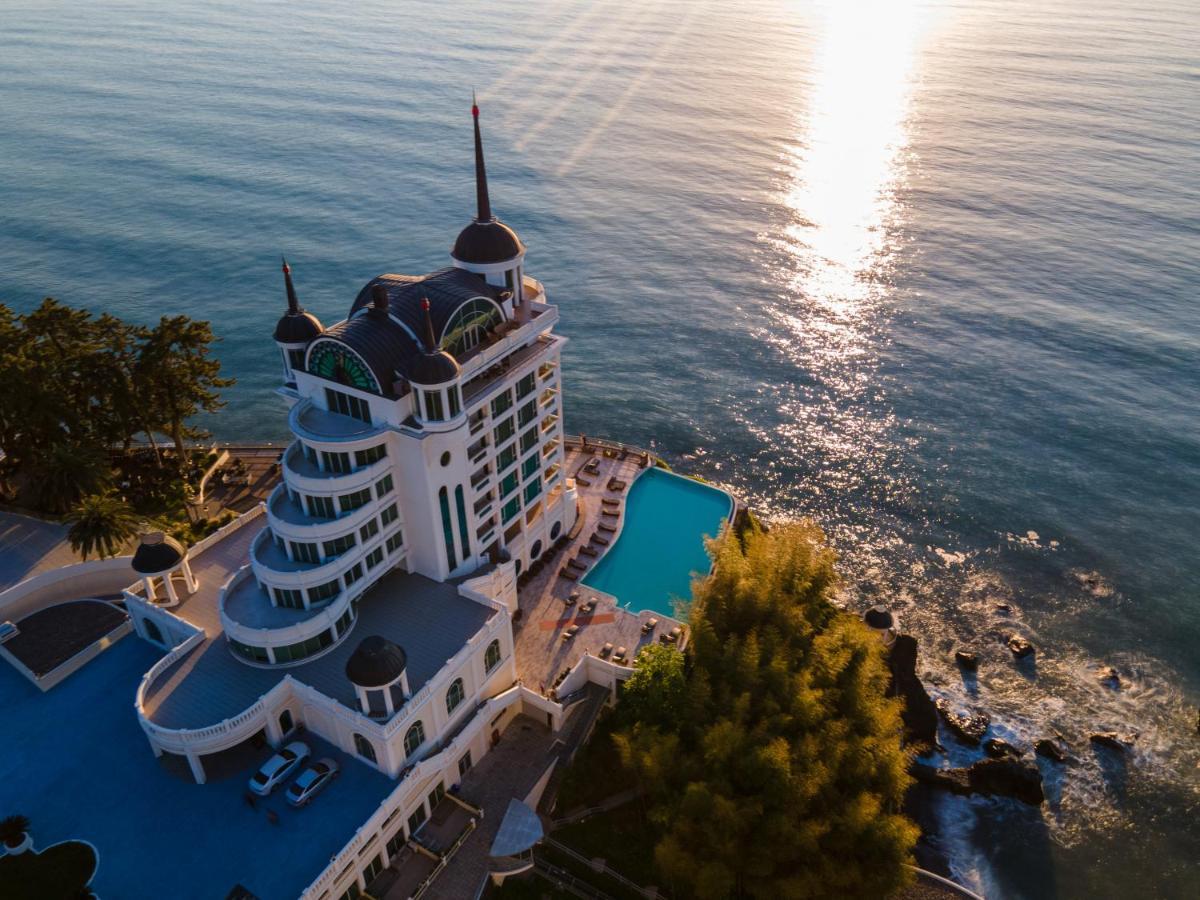 Castello Mare All Inclusive Resort バトゥーミ エクステリア 写真