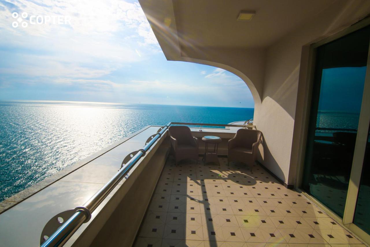Castello Mare All Inclusive Resort バトゥーミ エクステリア 写真