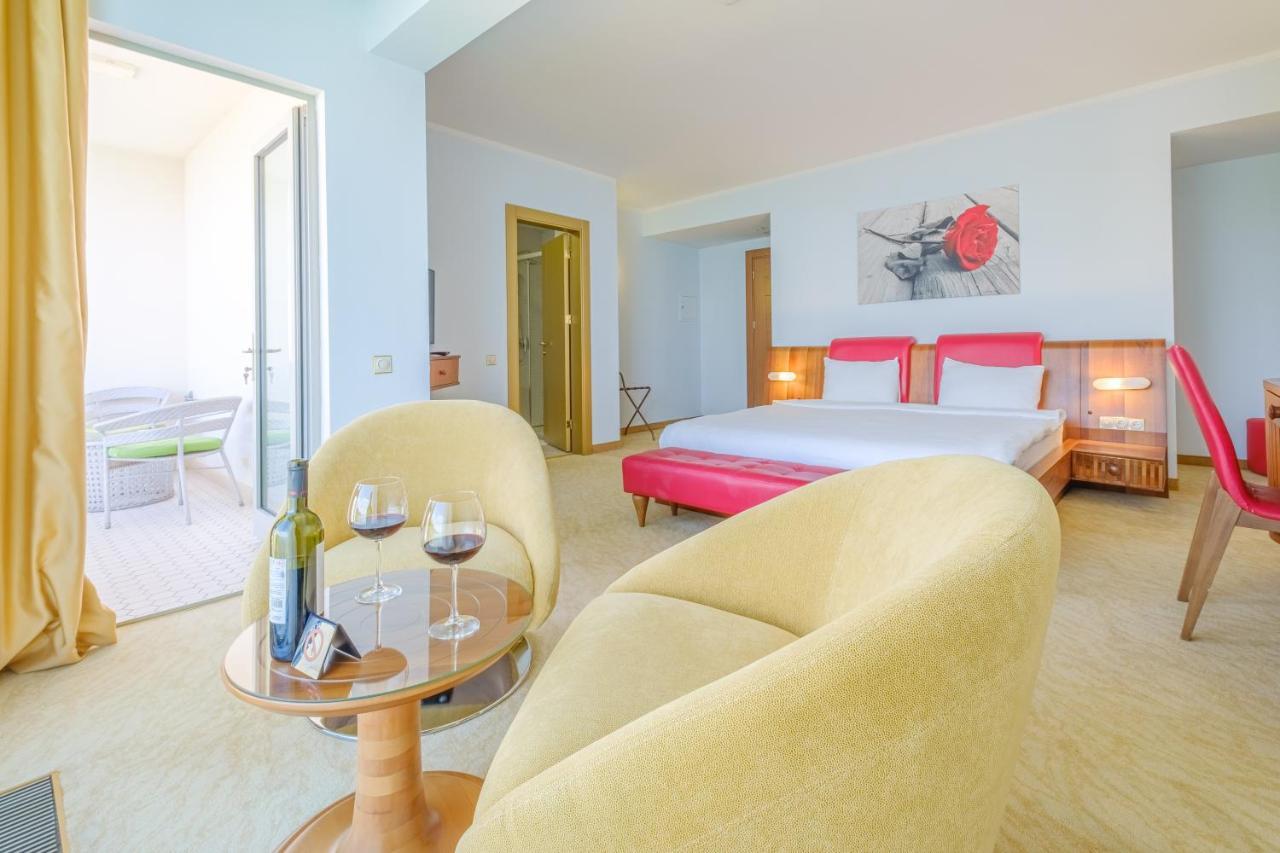 Castello Mare All Inclusive Resort バトゥーミ エクステリア 写真