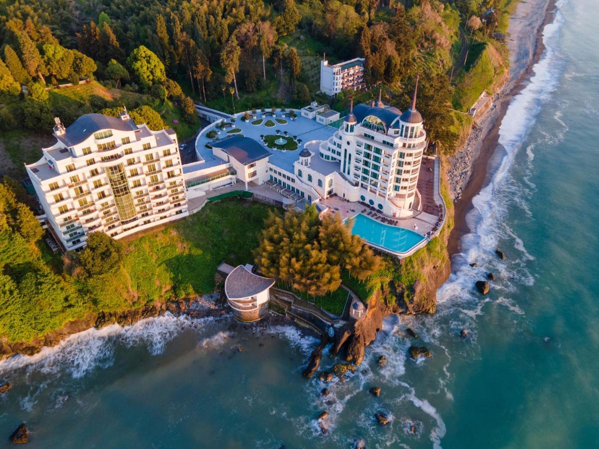 Castello Mare All Inclusive Resort バトゥーミ エクステリア 写真