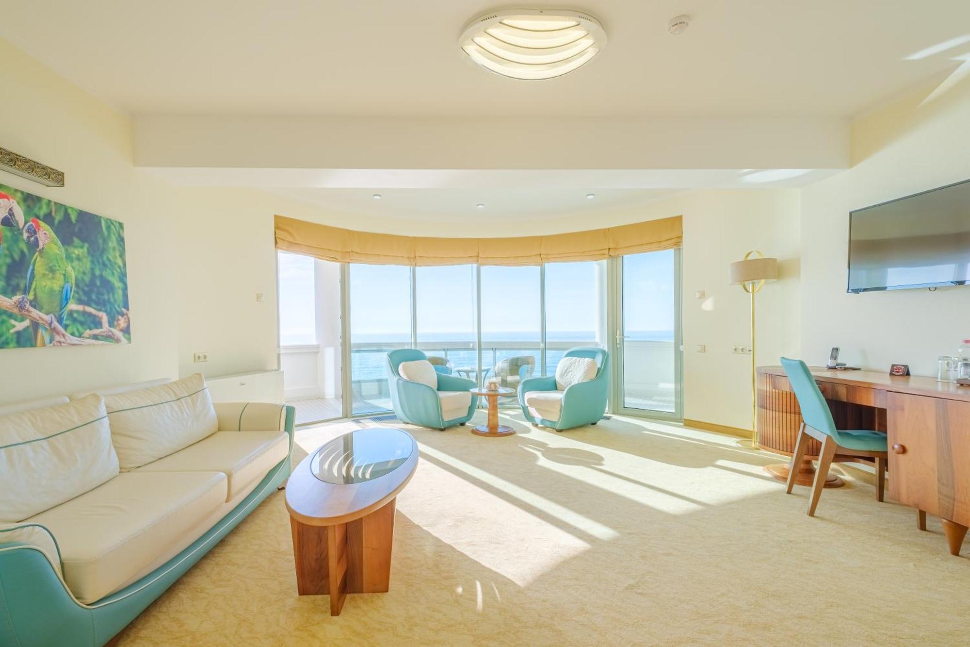 Castello Mare All Inclusive Resort バトゥーミ エクステリア 写真