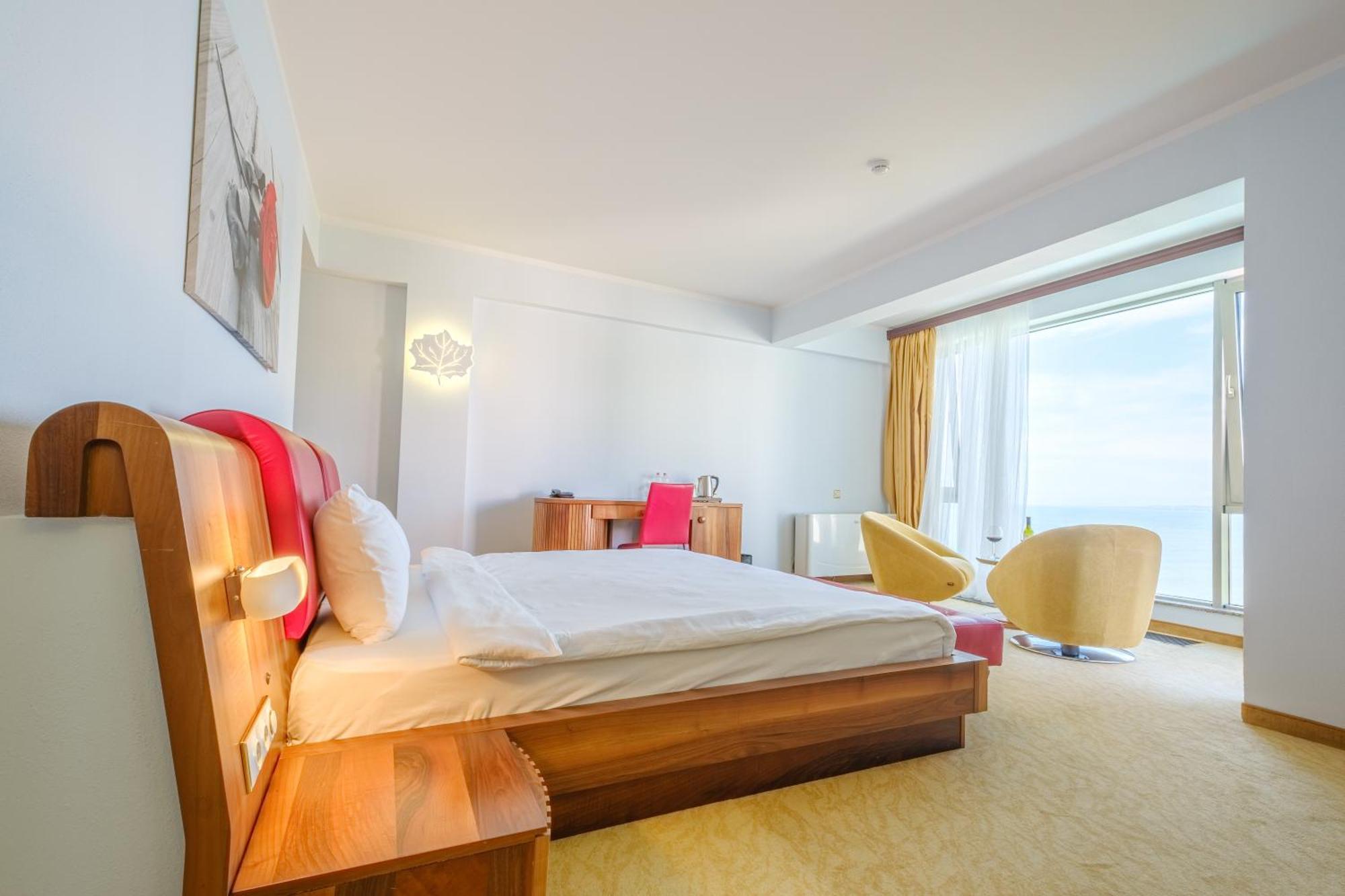 Castello Mare All Inclusive Resort バトゥーミ エクステリア 写真